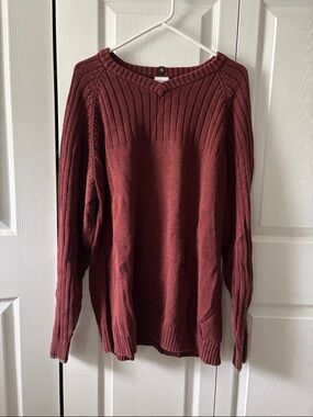Columbia Men's V-Neck Sweater in Burgundy